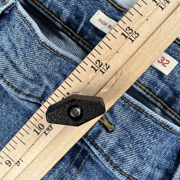 Levi's Jean Women 32 High Waisted Crop Flare Nip At the Bud Blue Stretch Denim - Picture 15 of 16